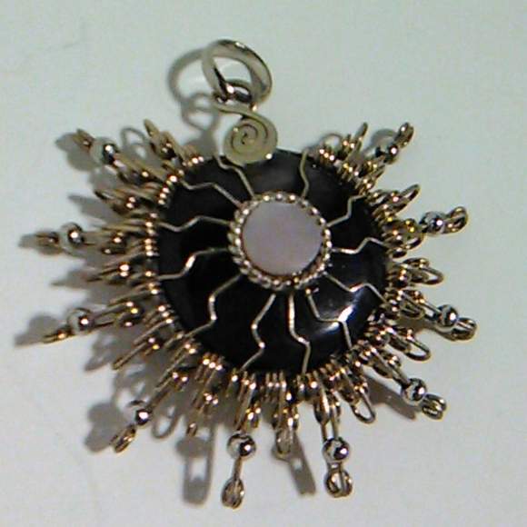 Nwot  Hard plastic charm with metal wire - Picture 6 of 6